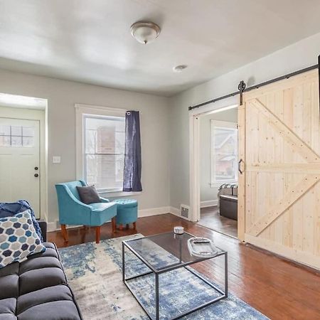 Newly Remodeled Apt, South Hills Old Brooklyn Area クリーブランド エクステリア 写真